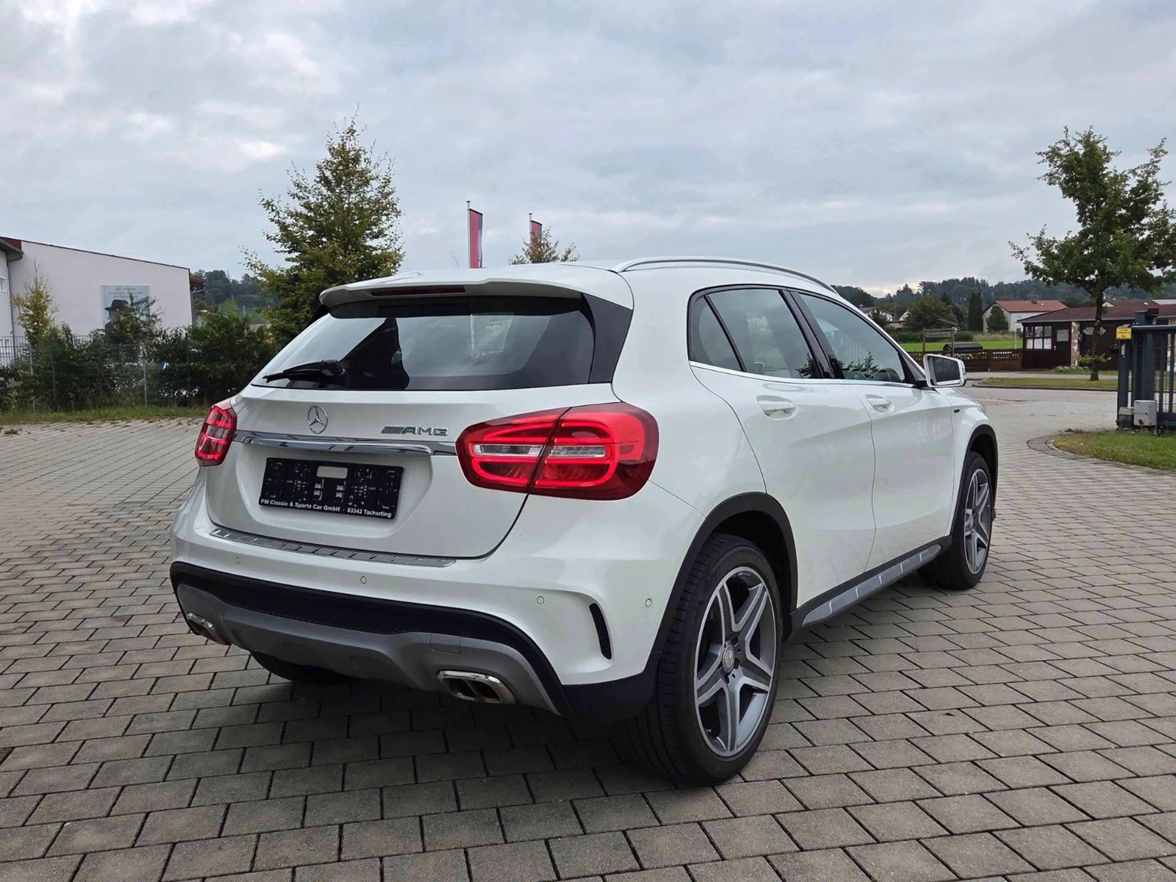 Mercedes-Benz GLA 250 4Matic Street Style, AMG Line, Kamera — photo 4