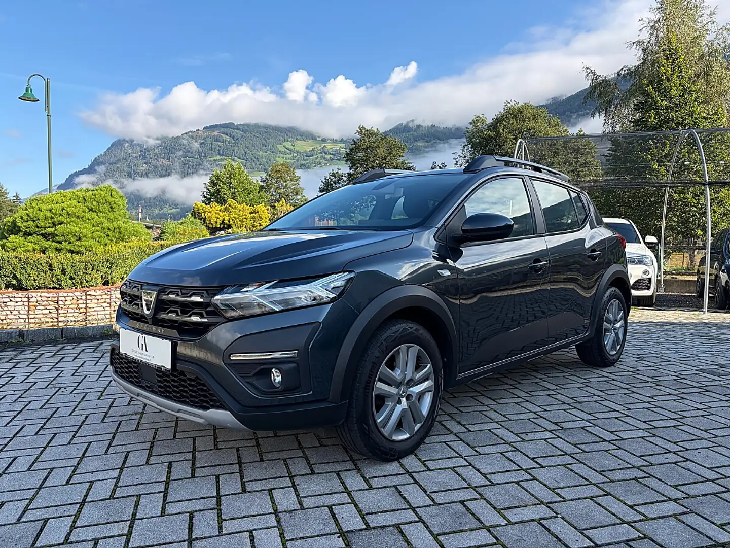Dacia Sandero Stepway Comfort TCe 90 Grau - 1