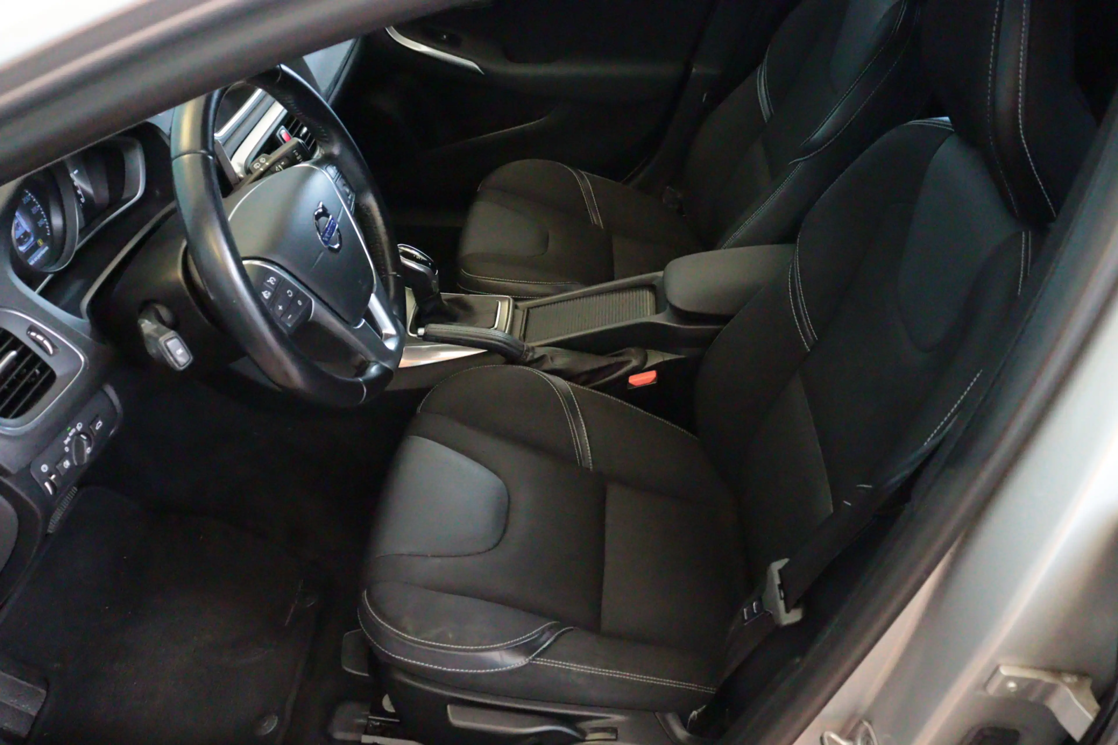 Volvo V40 1.5 T3 Momentum Automaat | NAVI | CLIMA | PDC ACHT — photo 5
