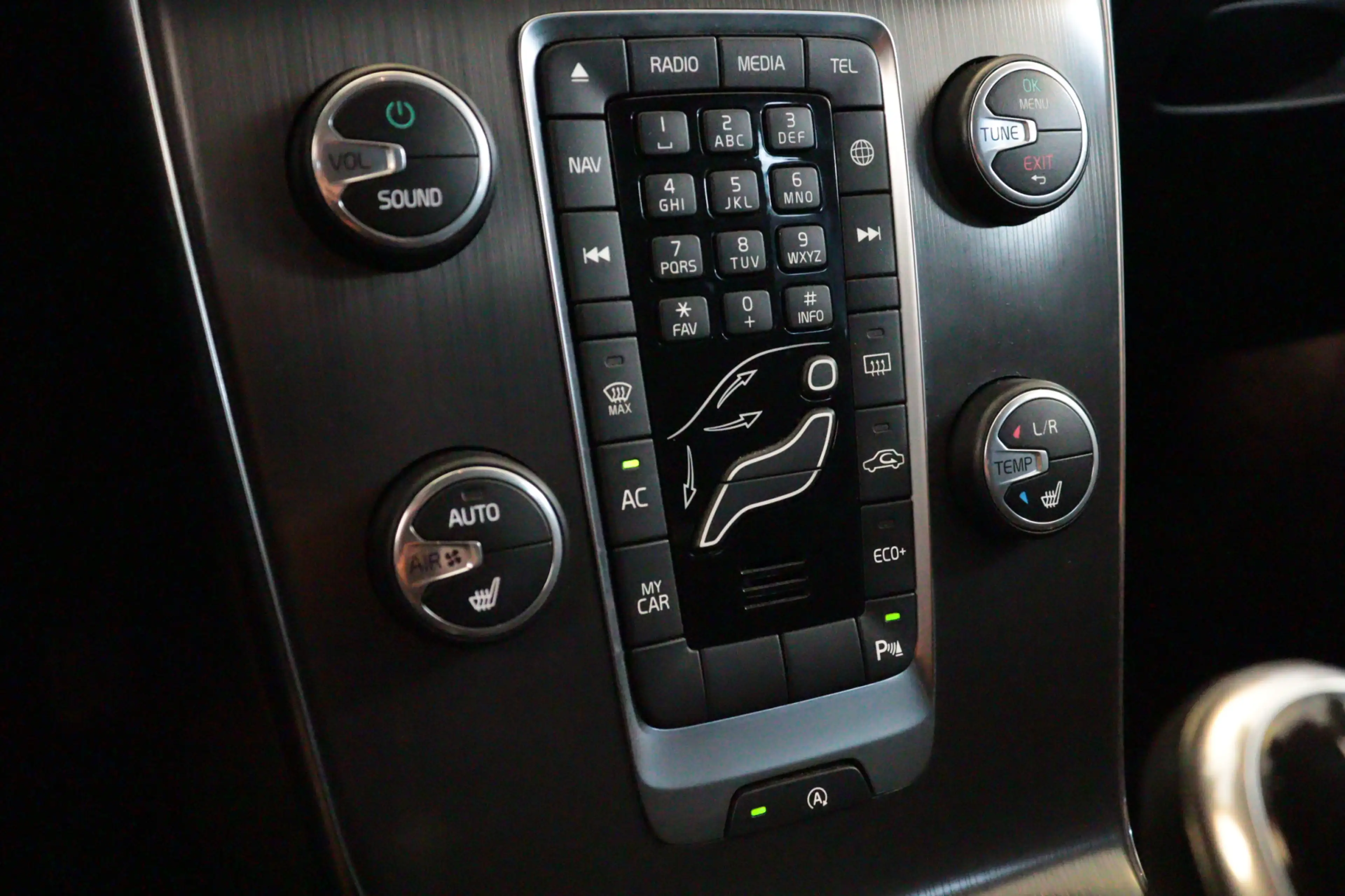 Volvo V40 1.5 T3 Momentum Automaat | NAVI | CLIMA | PDC ACHT — photo 8