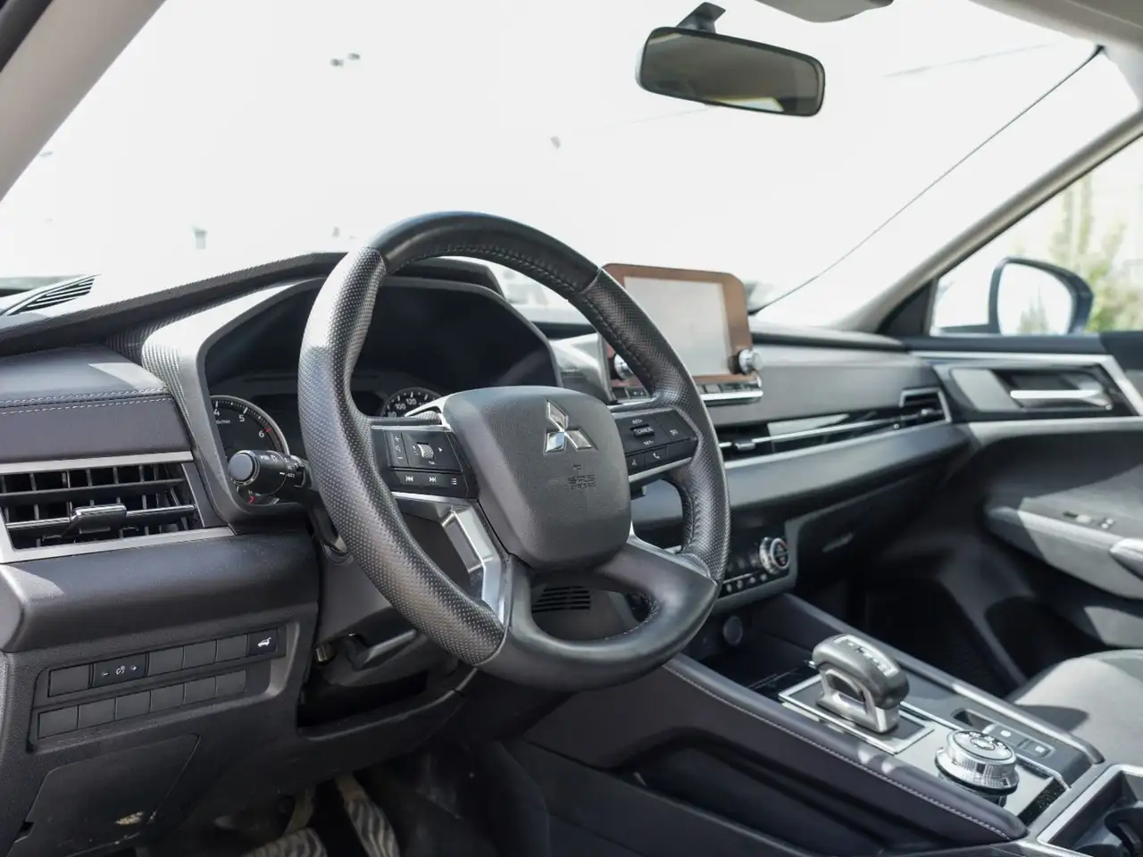 Mitsubishi Outlander снимка Mitsubishi Outlander