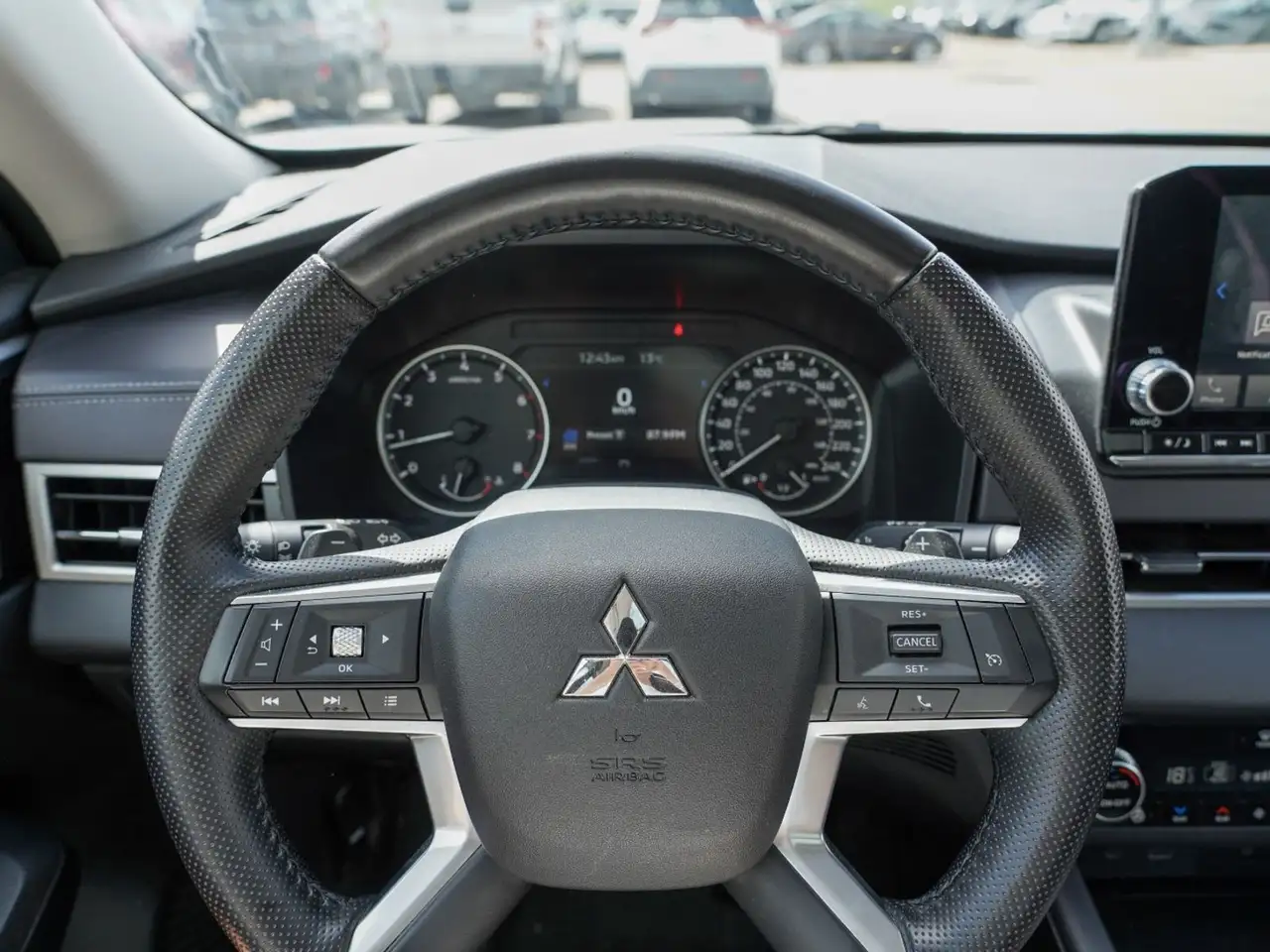 Mitsubishi Outlander снимка Mitsubishi Outlander