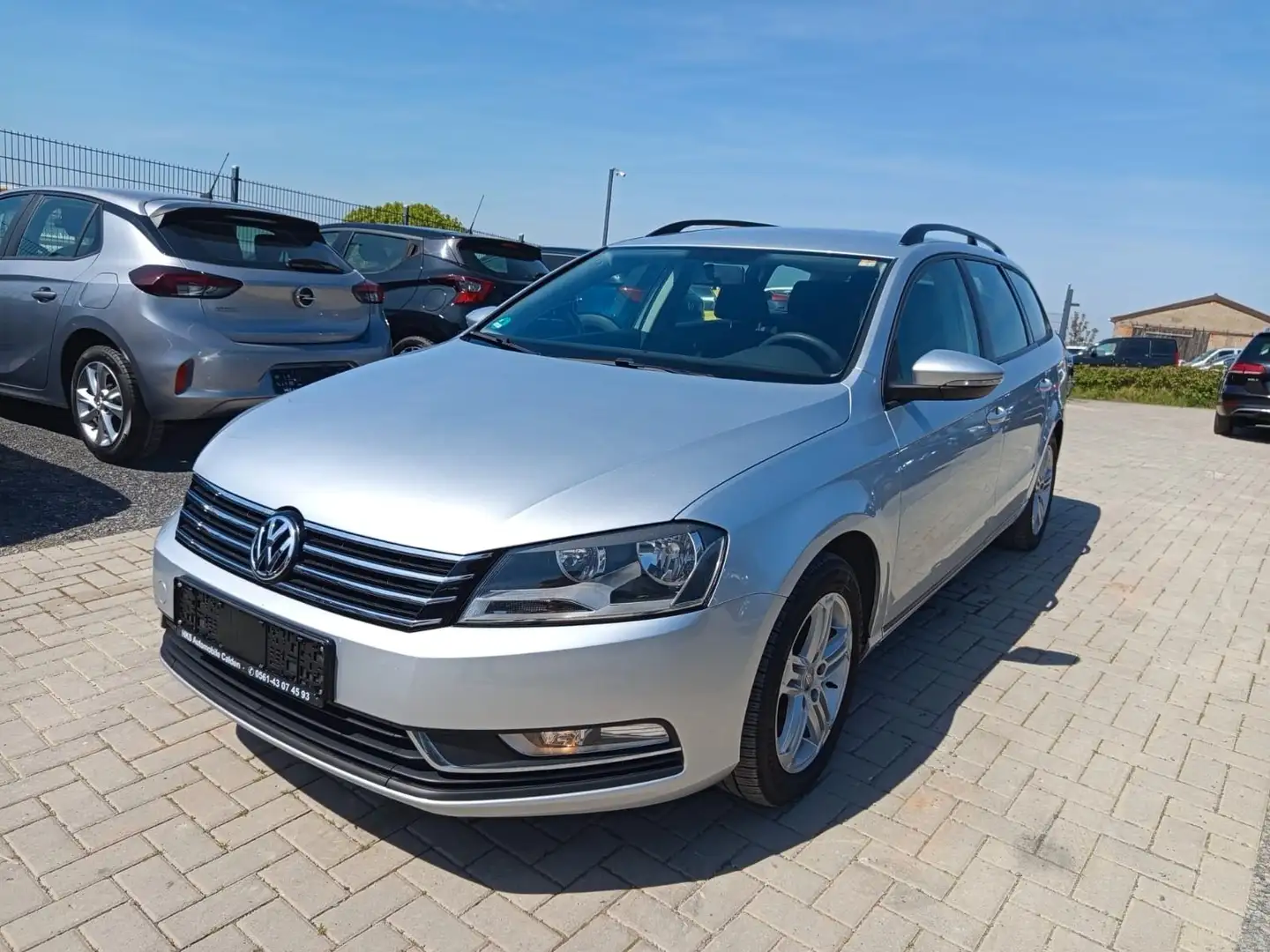 Volkswagen Passat Variant Trendline Argent - 1