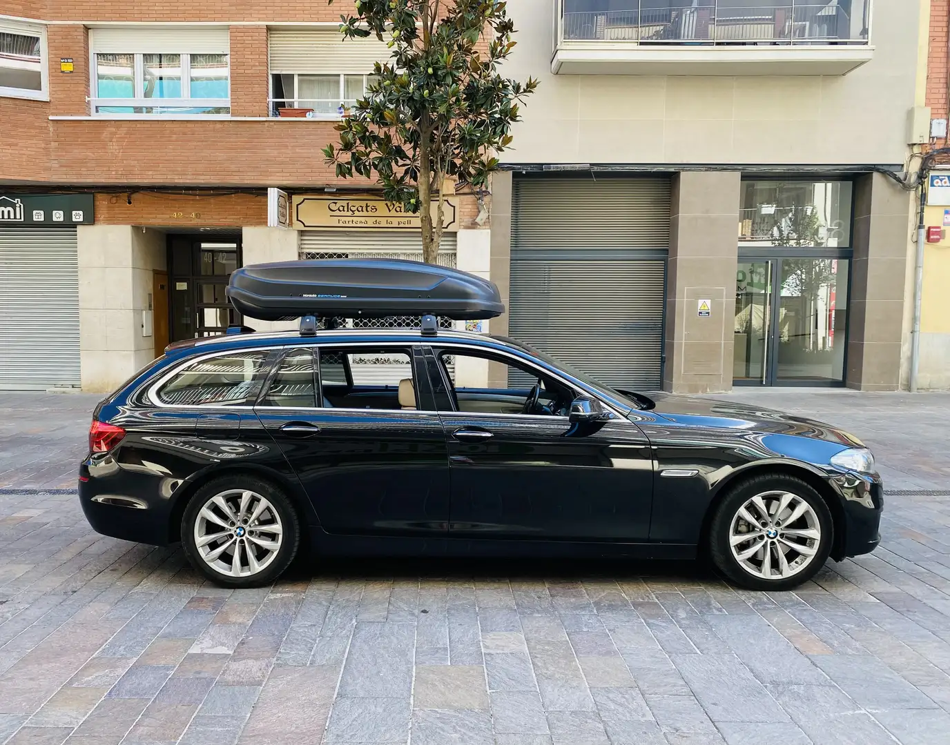 BMW 530 530dA Touring xDrive Luxury - 2