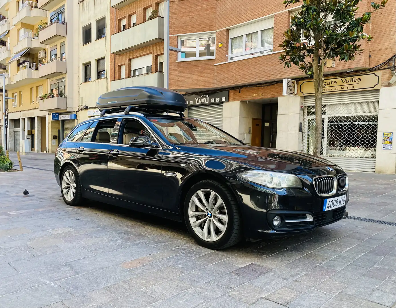 BMW 530 530dA Touring xDrive Luxury - 1