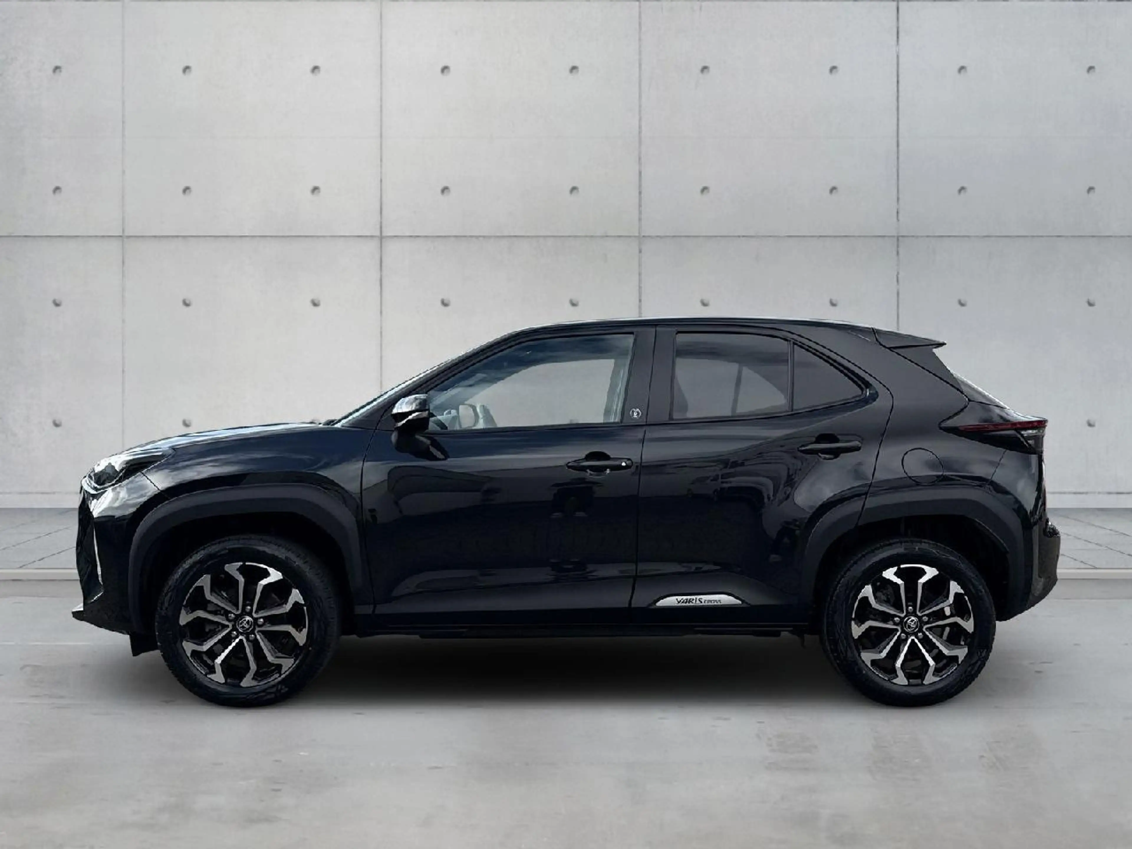 Toyota Yaris Cross Hybrid FWD Team Deutschland — photo 5