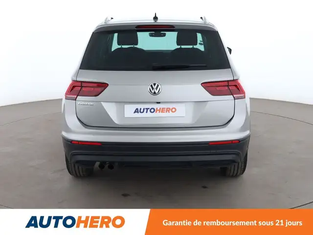 Volkswagen Tiguan view 5