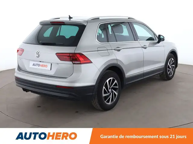 Volkswagen Tiguan view 6