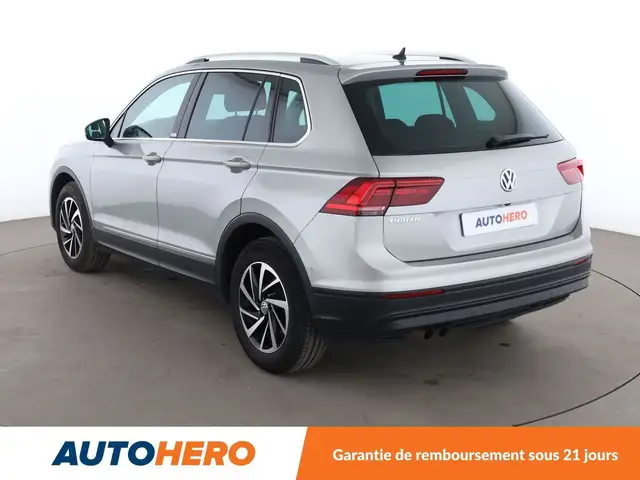 Volkswagen Tiguan view 4