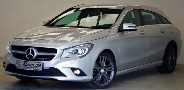 Mercedes-Benz 250 view 2