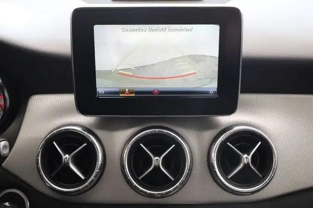 Mercedes-Benz 250 view 12