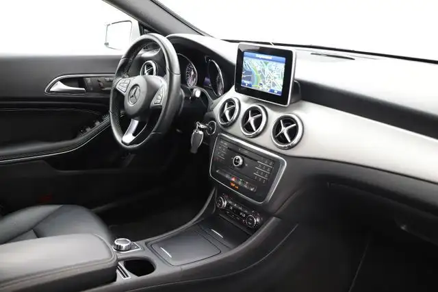 Mercedes-Benz 250 view 15