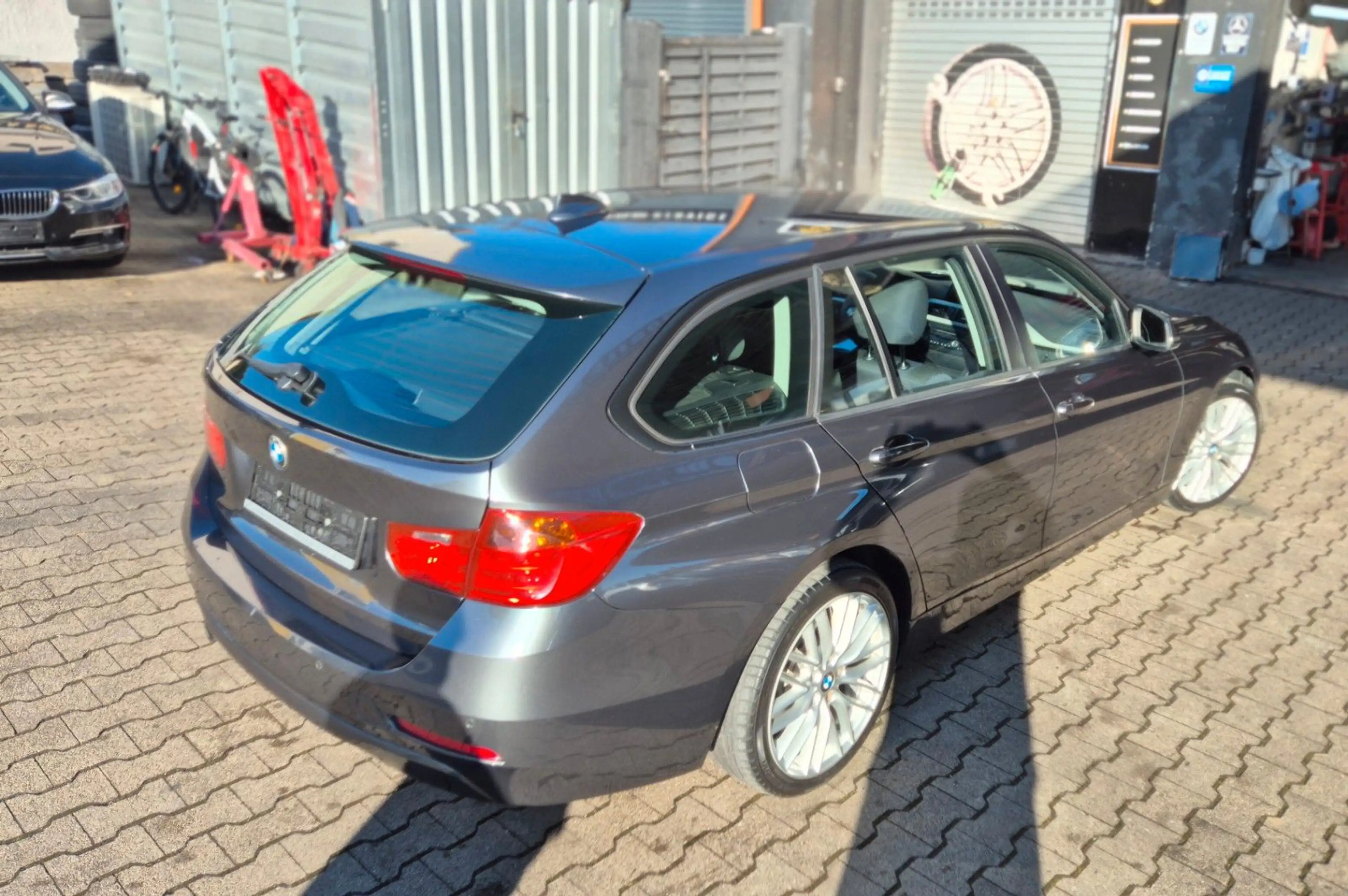 BMW 316 3er Touring 316 i Xenon-Navi-PDC-18"Zoll — photo 3