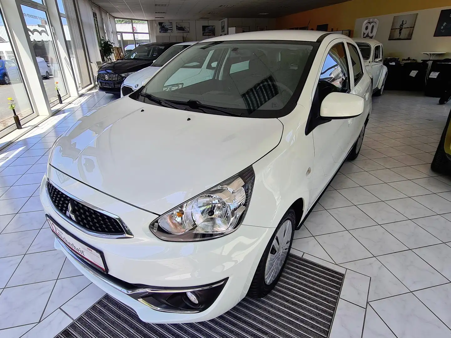 Mitsubishi Space Star 1.0 Navigationssystem White - 1