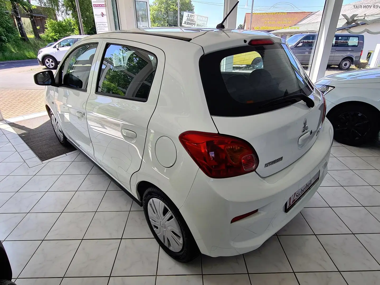 Mitsubishi Space Star 1.0 Navigationssystem White - 2