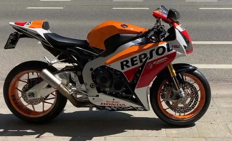 Honda CBR 1000 - foto 3