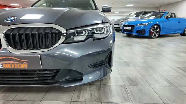 BMW 3 Series view 10