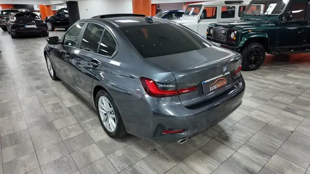 BMW 3 Series view 5