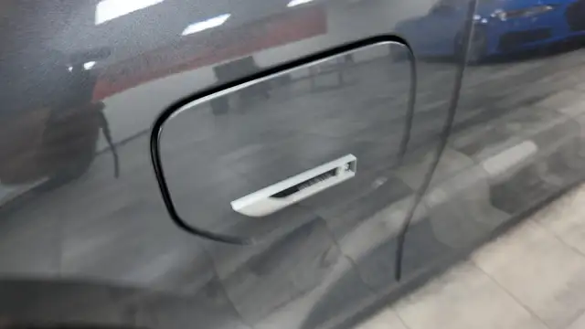 BMW 3 Series view 13