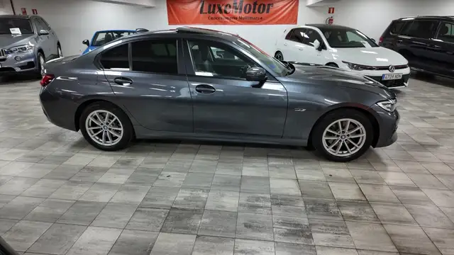 BMW 3 Series view 8