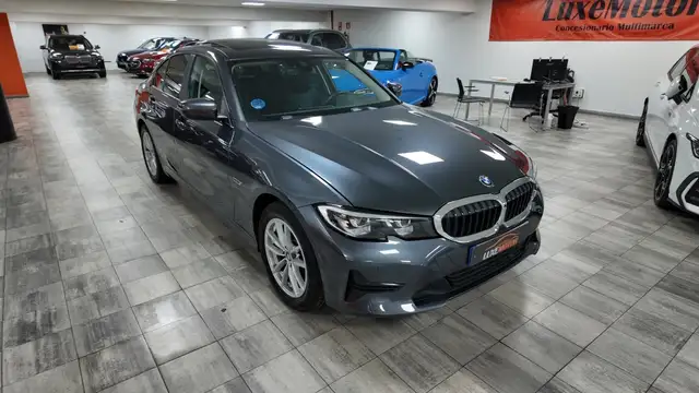 BMW 3 Series view 9
