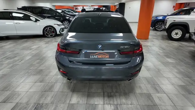 BMW 3 Series view 6