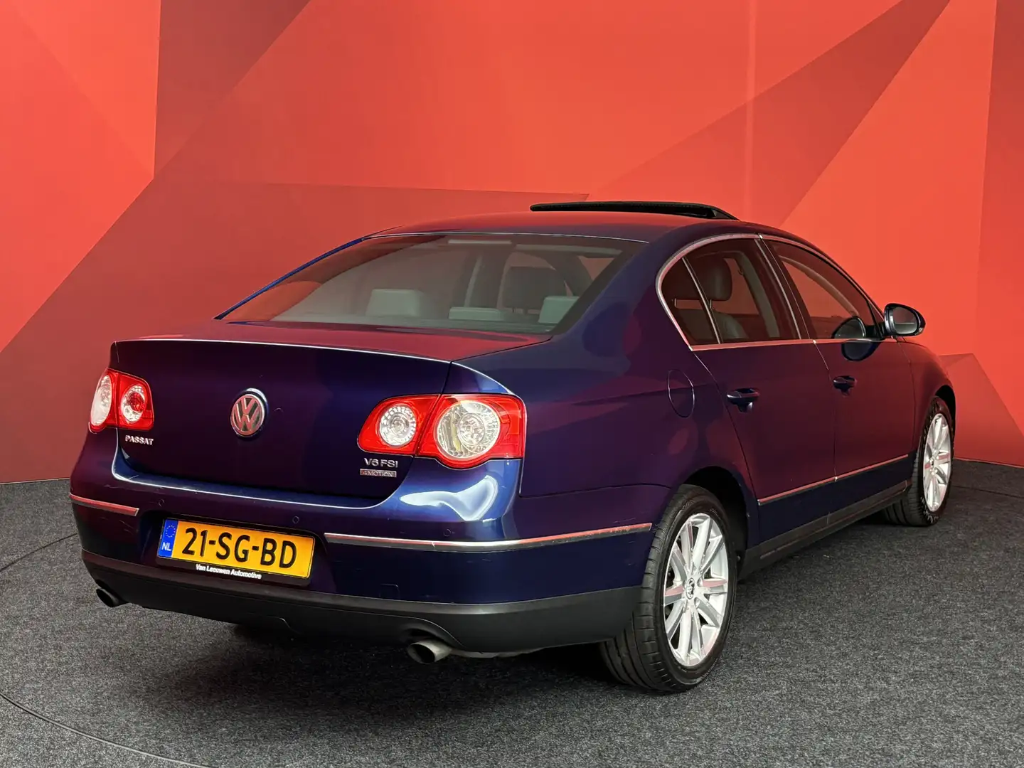 Volkswagen Passat 3.2 V6 Highline 4M | Memory | Automaat | Schuif- k Blauw - 2