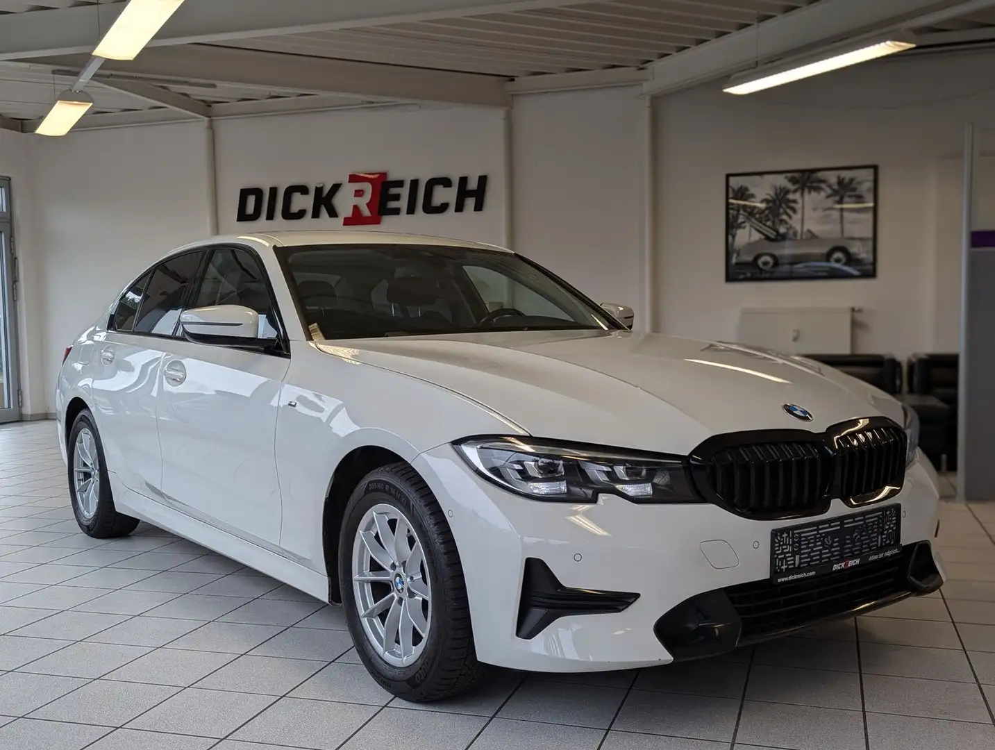 BMW 320 i Aut. Sport-Line T-Leder Shadow LED Kamera Wit - 1