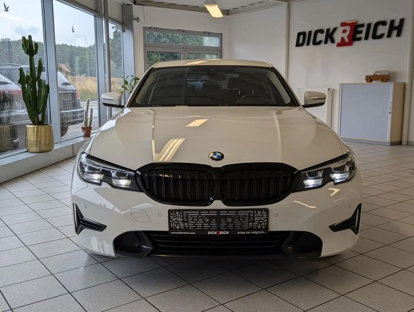 BMW 320 i Aut. Sport-Line T-Leder Shadow LED Kamera Wit - 2