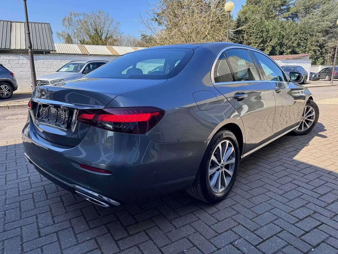 Mercedes-Benz E 200 d Luxury Line - CarPlay Gris - 2