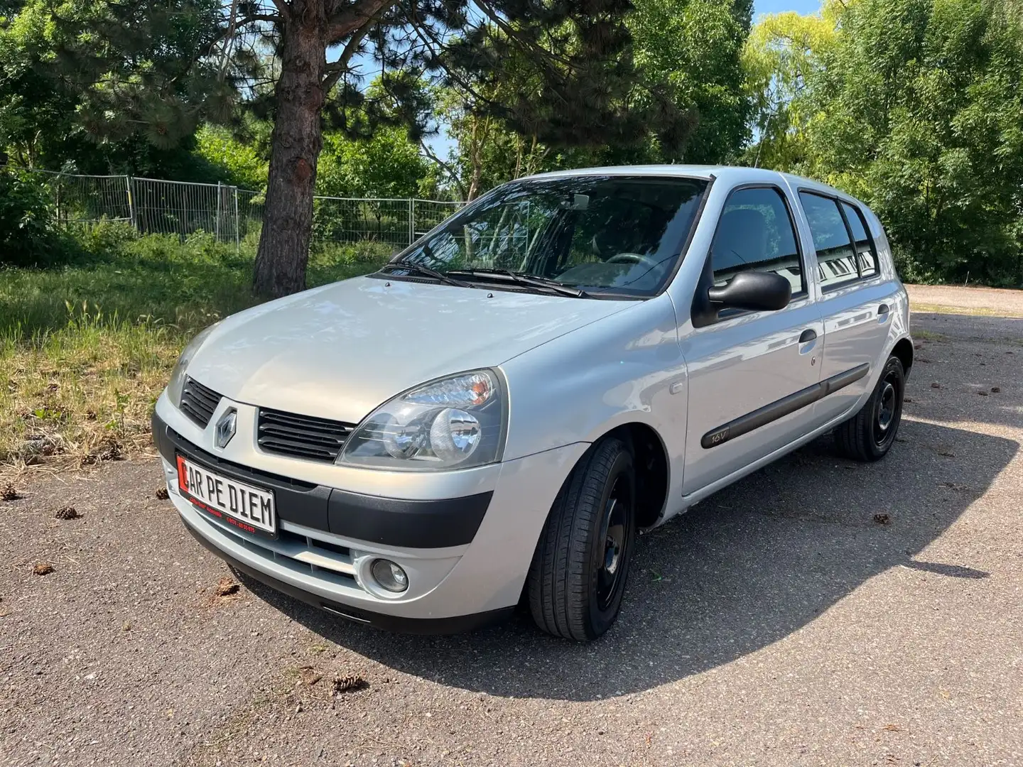 Renault Clio / 5 Türen / Klima Vert - 2