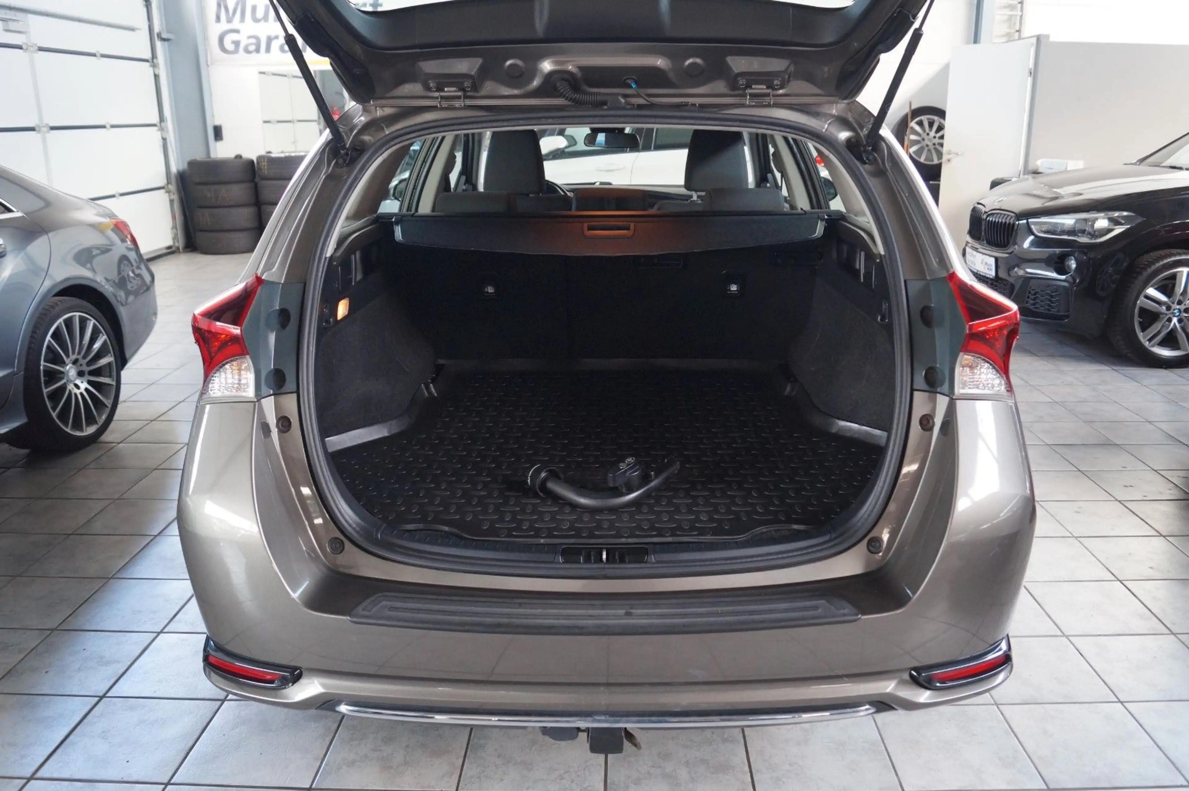 Toyota Auris Touring Sports Edition-S*AHK*Kamera*SH* — photo 8