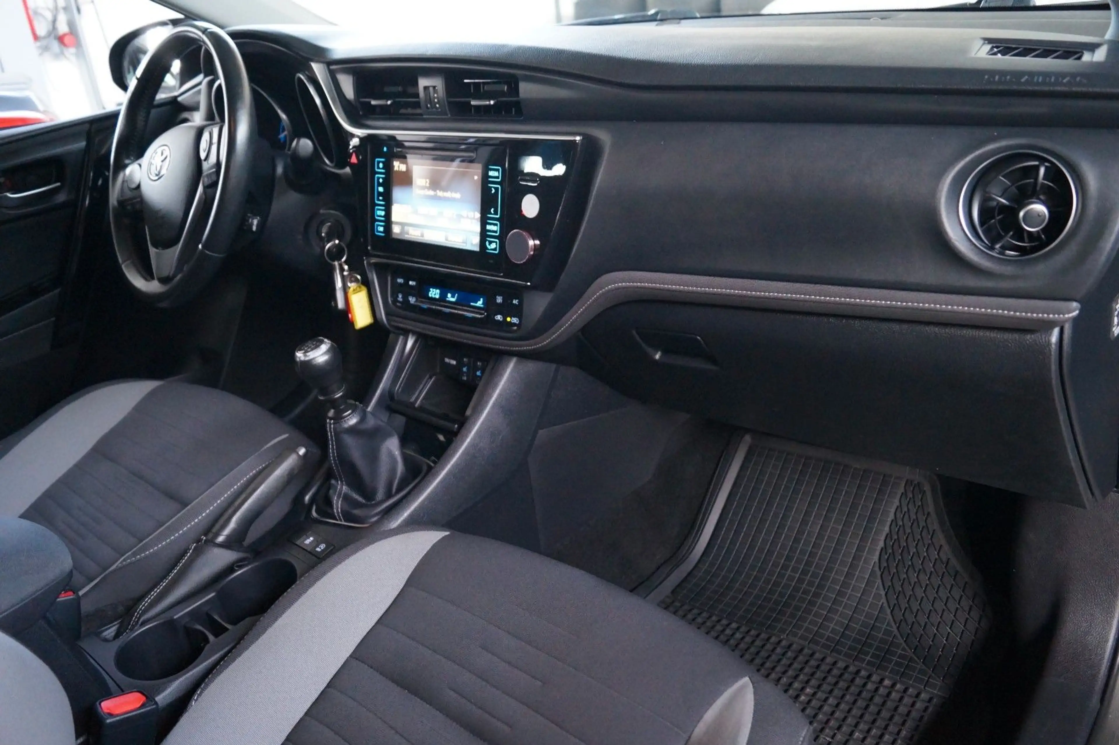 Toyota Auris Touring Sports Edition-S*AHK*Kamera*SH* — photo 15