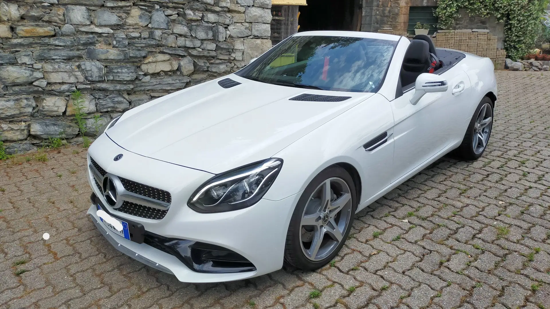 Mercedes-Benz SLC 180 AMG Line - 1