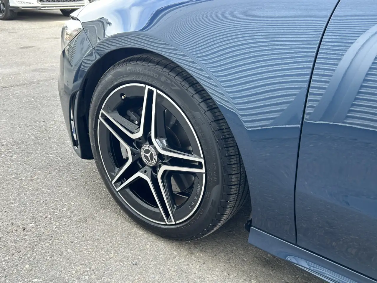 Mercedes-Benz CLA снимка Mercedes-Benz CLA