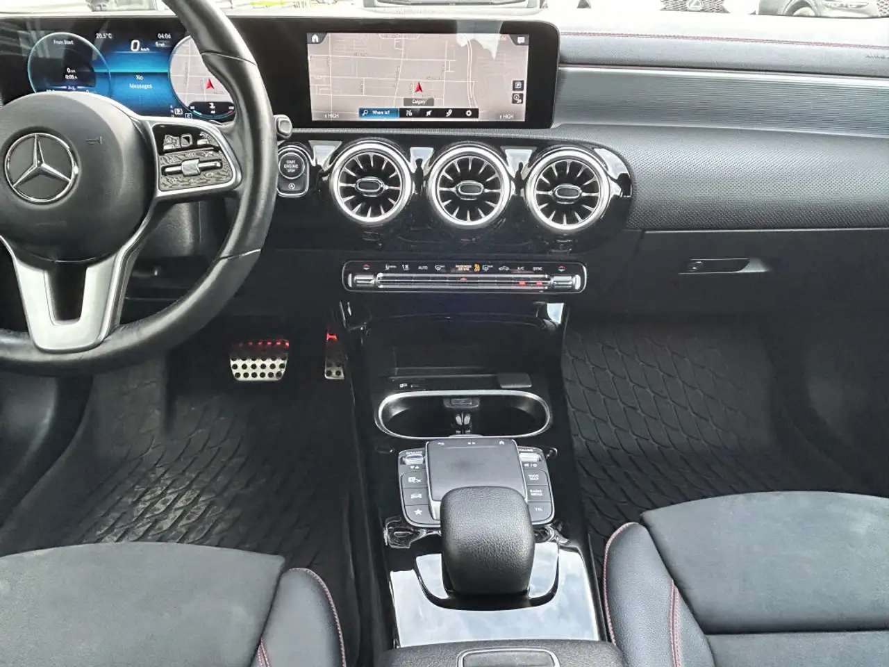Mercedes-Benz CLA снимка Mercedes-Benz CLA