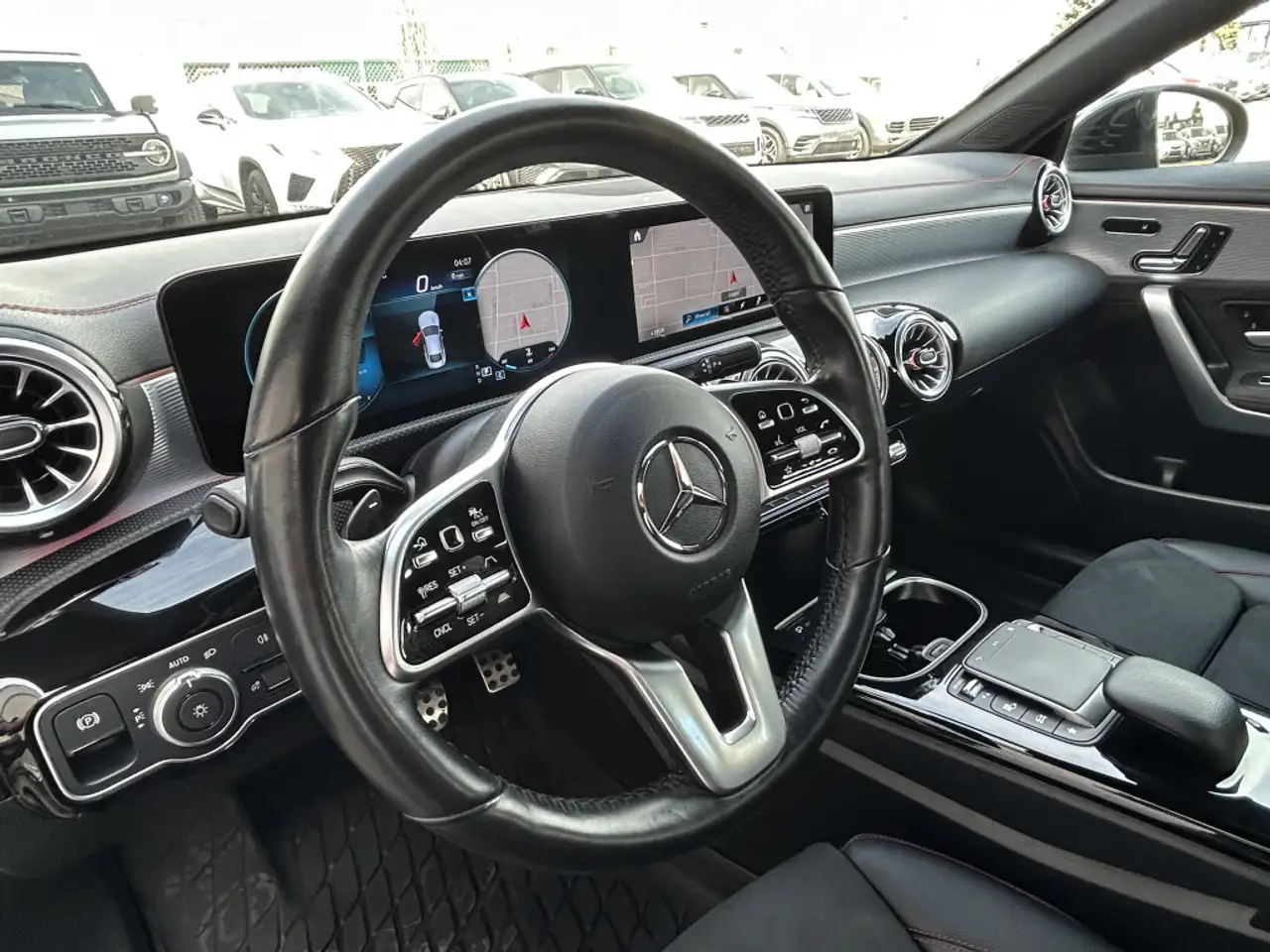 Mercedes-Benz CLA снимка Mercedes-Benz CLA