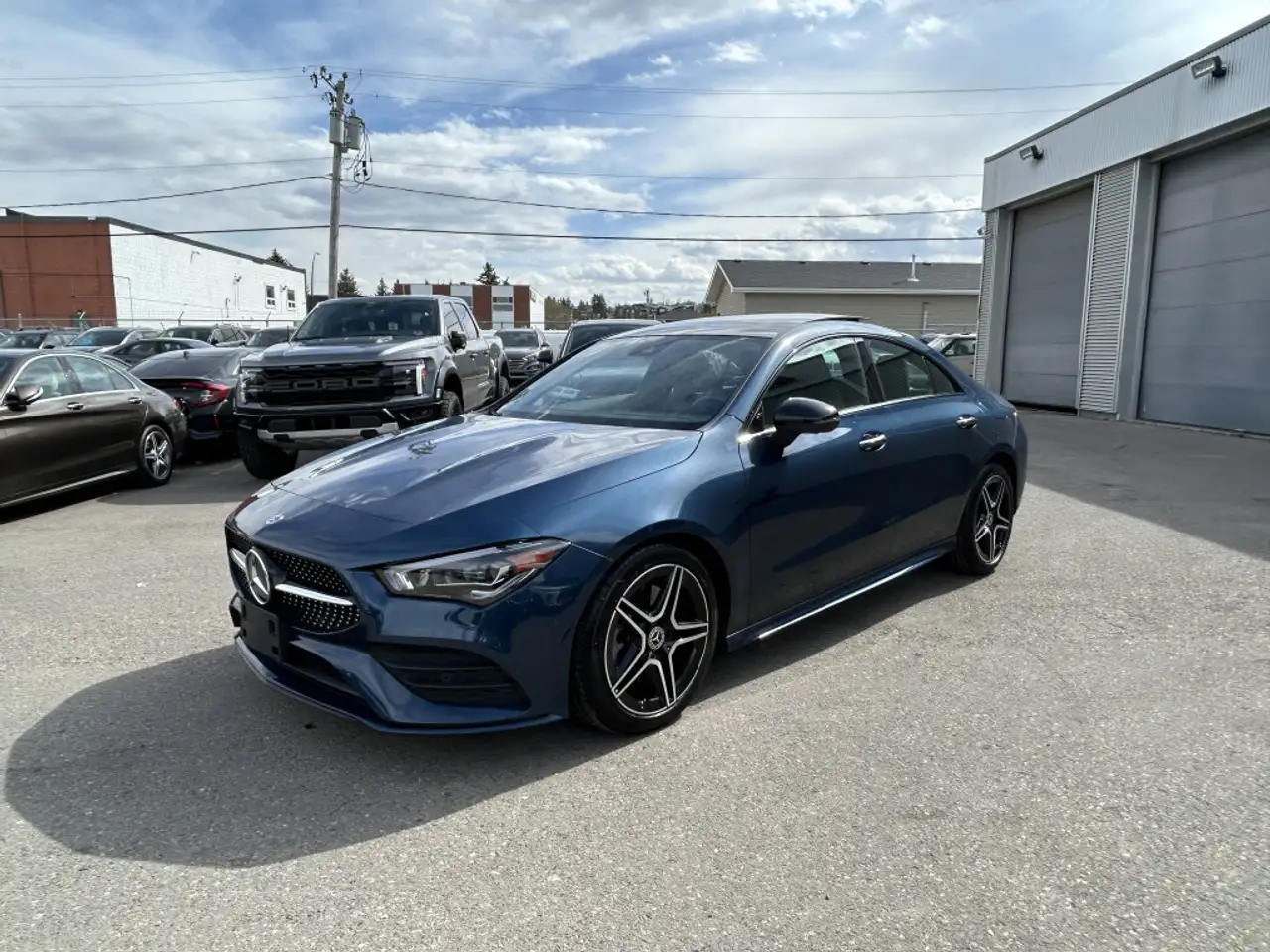 Mercedes-Benz CLA снимка Mercedes-Benz CLA