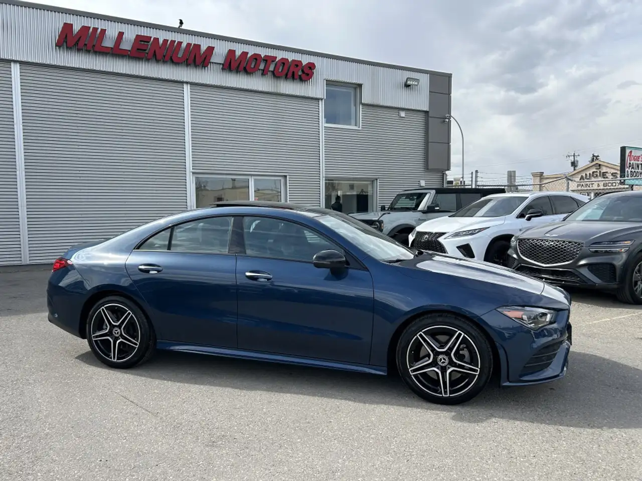 Mercedes-Benz CLA снимка Mercedes-Benz CLA
