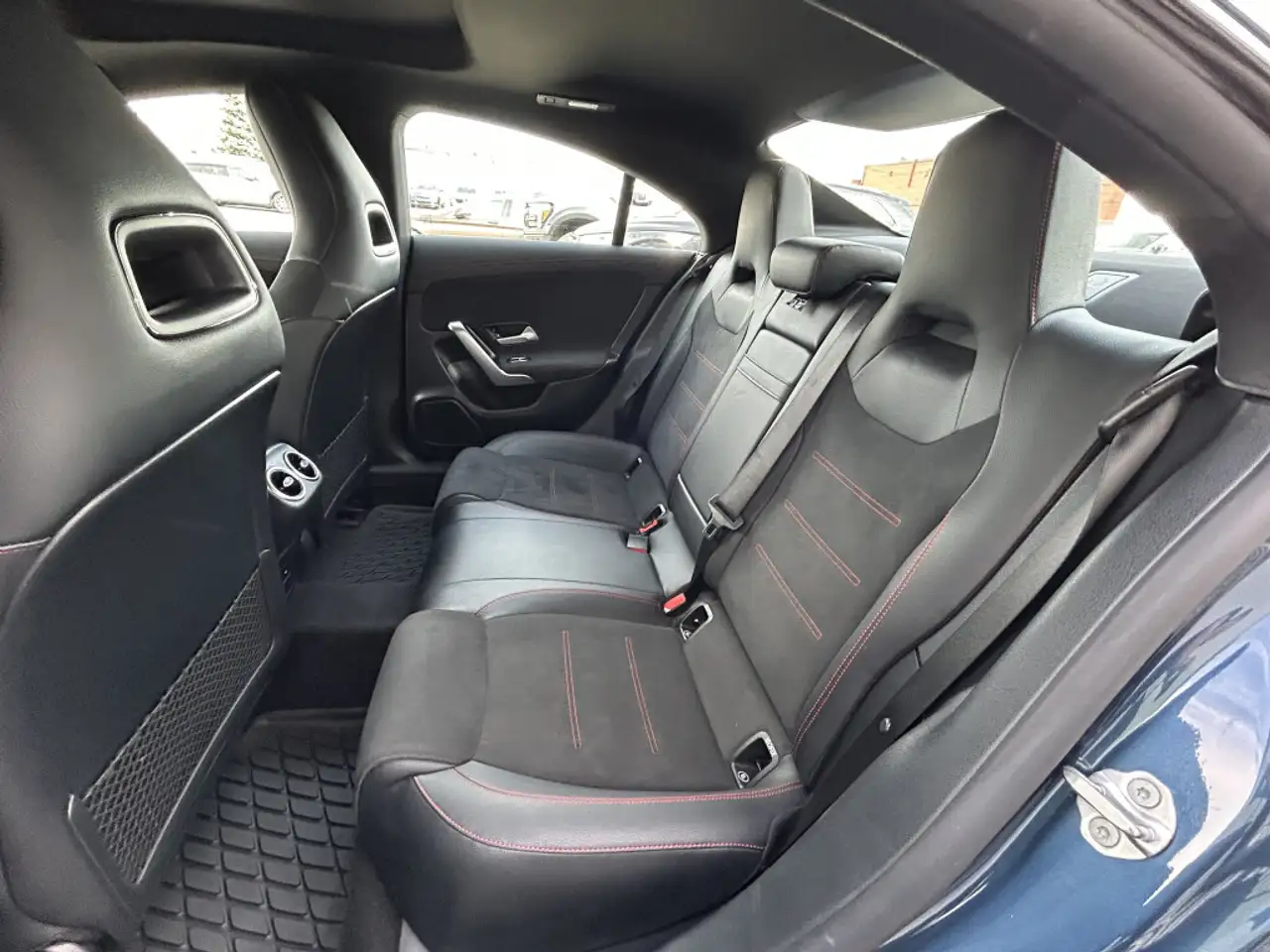 Mercedes-Benz CLA снимка Mercedes-Benz CLA