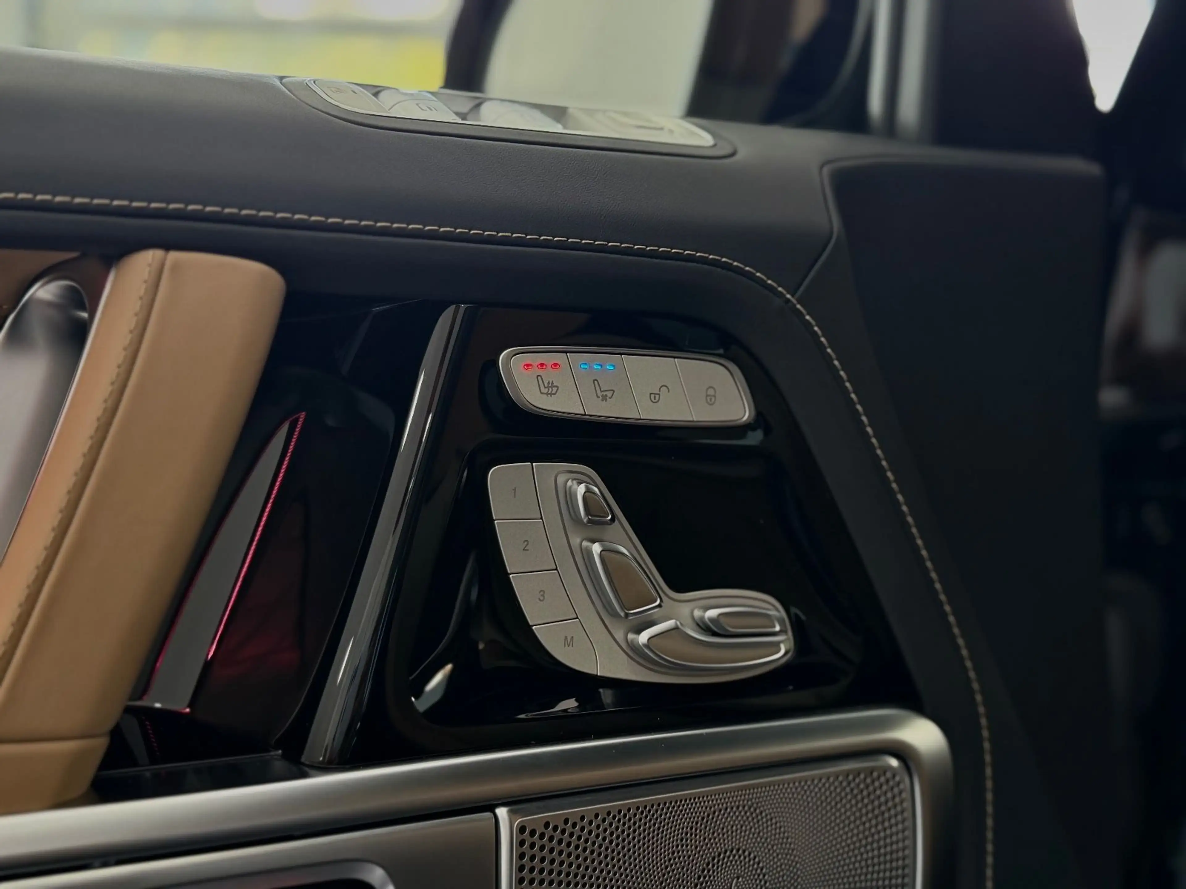 Mercedes-Benz G 63 AMG G63 AMG/Superior/Manufaktur/NightIII/360°/1.Hand — photo 14