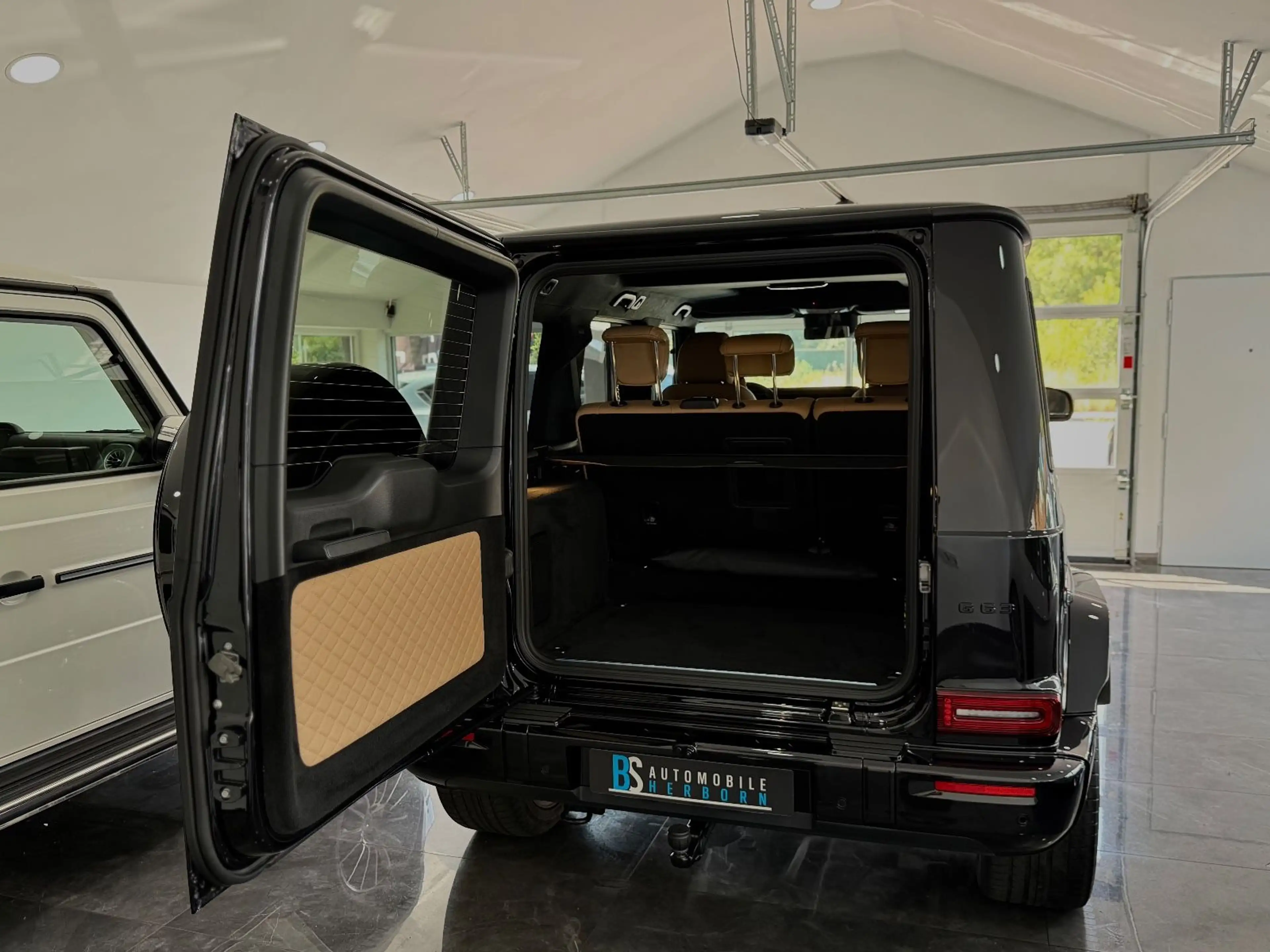 Mercedes-Benz G 63 AMG G63 AMG/Superior/Manufaktur/NightIII/360°/1.Hand — photo 11