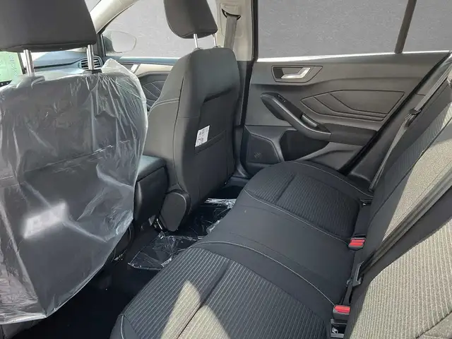 Ford Focus view 5