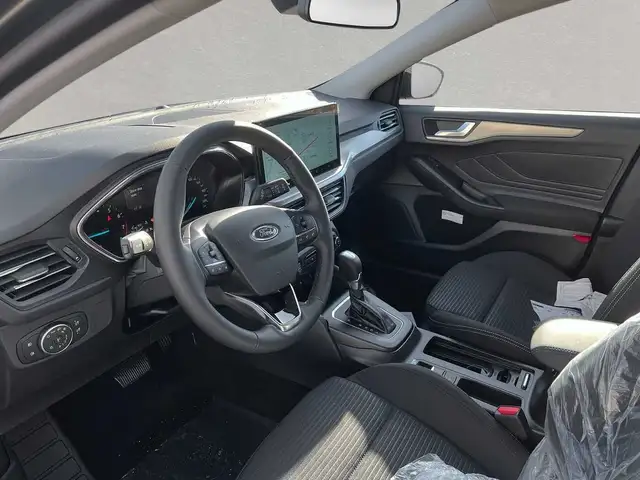 Ford Focus view 3
