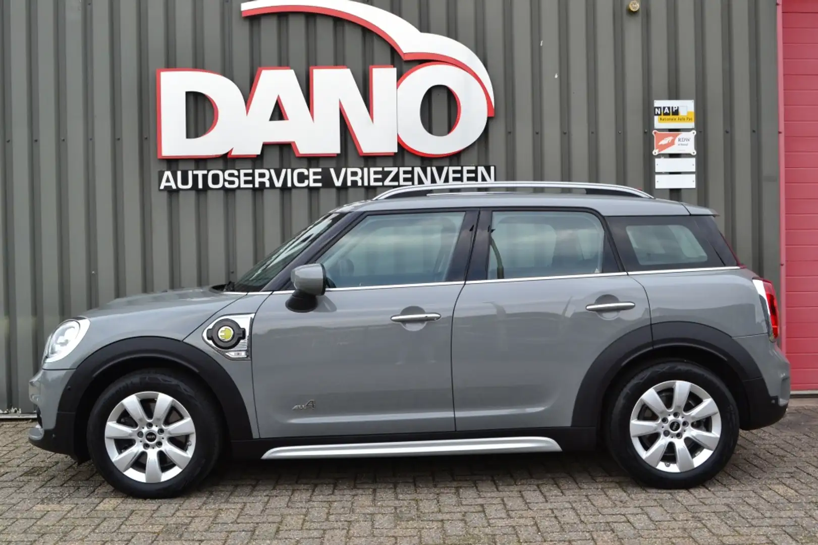 MINI Cooper S Countryman Mini 2.0 E ALL4 LED/Navi/Camera/NAP Šedá - 2