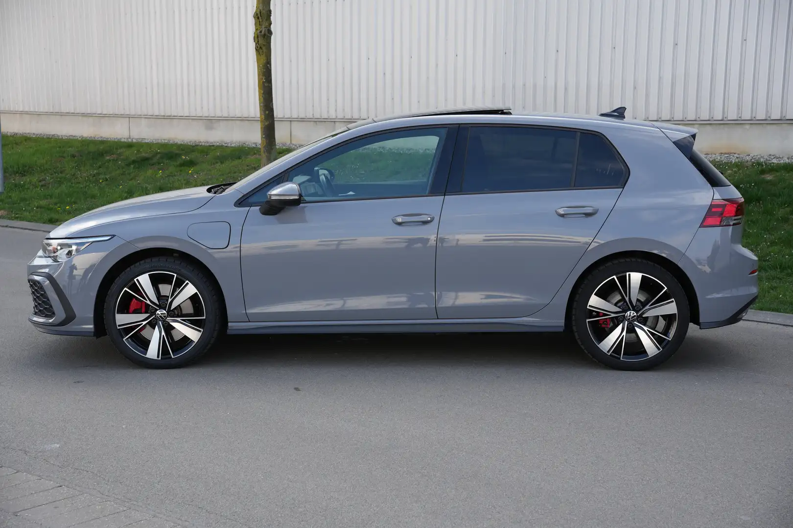 Volkswagen Golf GTE Golf GTE 1.4 eHybrid Pano Camera Trekhaak Grijs - 2