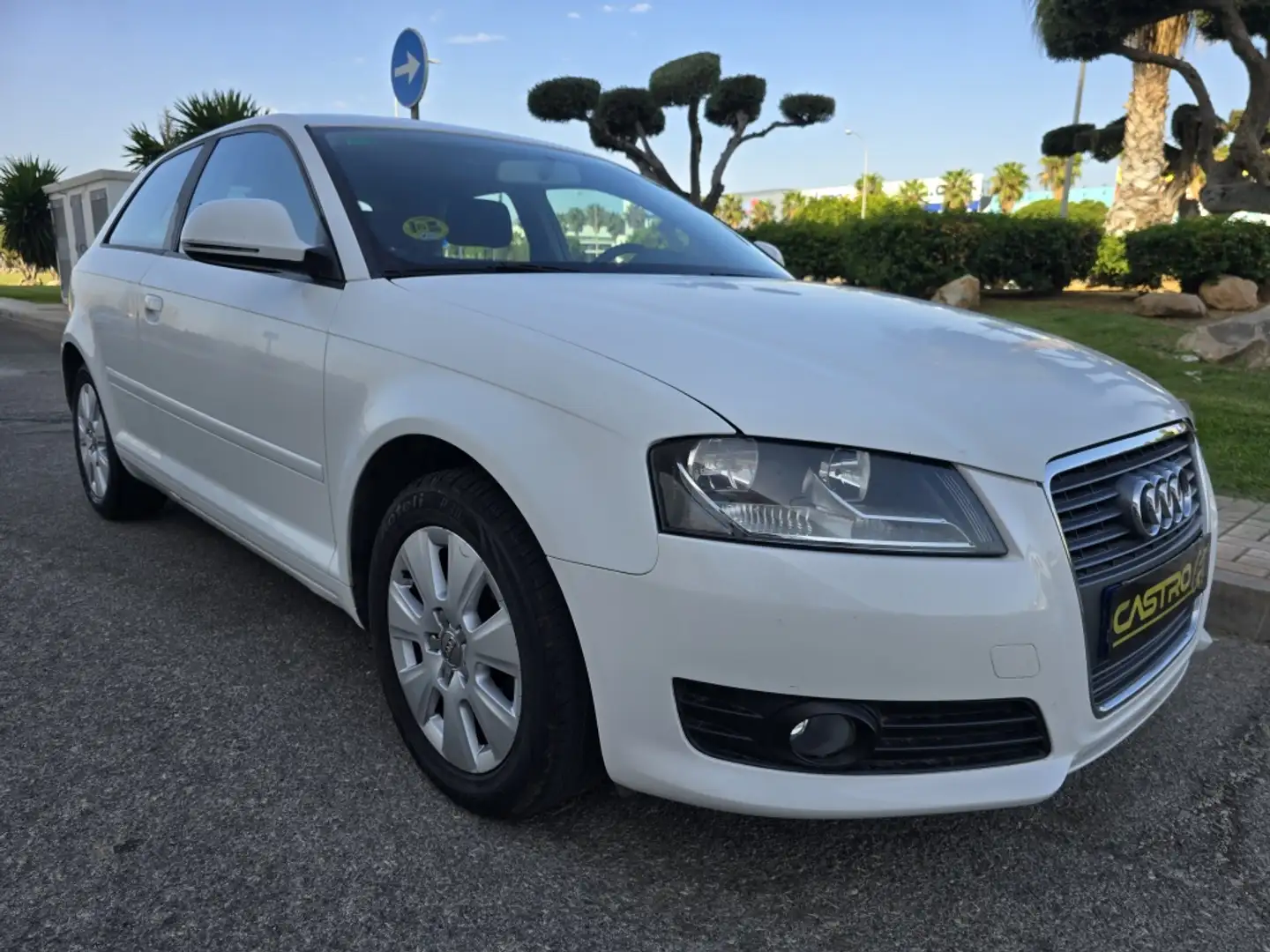 Audi A3 1.9TDI Attraction DPF Blanco - 1