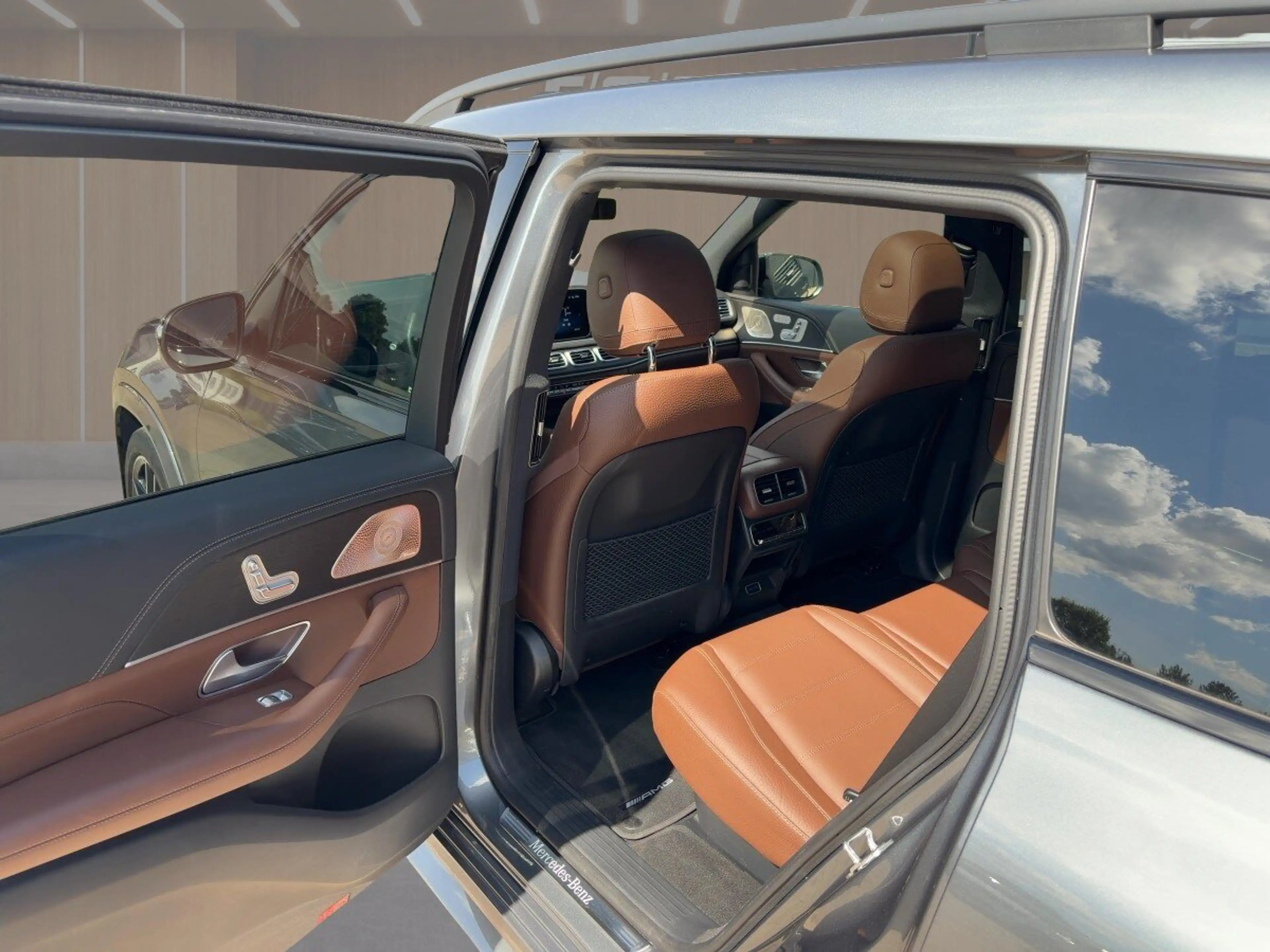 Mercedes-Benz GLS 450 GLS 450 d AMG+PANO+DIST+KEYG+STANDHZG+AHK+BURMES — photo 7
