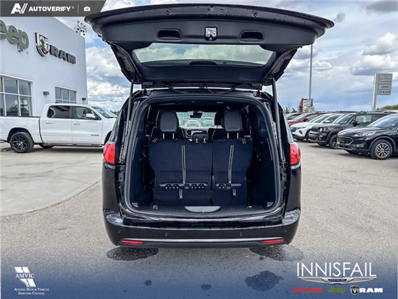 Chrysler Grand Caravan снимка Chrysler Grand Caravan