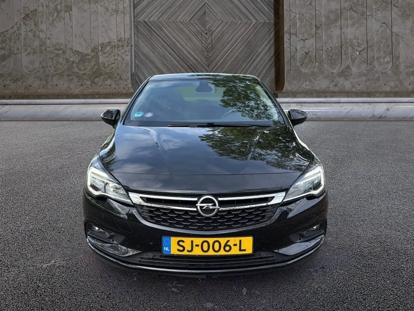 Opel Astra 1.0 Online Edition automaat. Zwart - 2